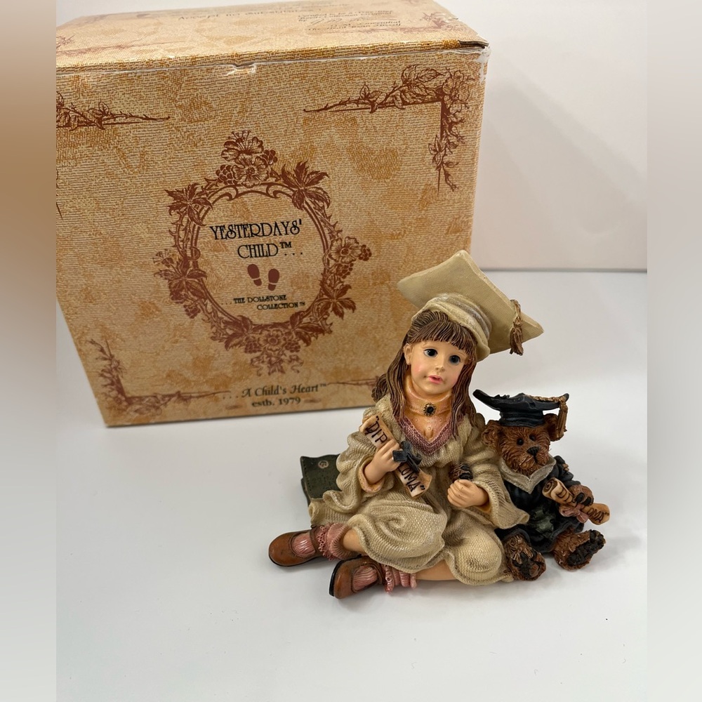 Boyd’s Bears Yesterday’s Child resin figurine “Lisa with Plato-Graduation Day”